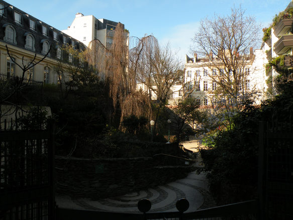  le Square R. Stéphane, 6e